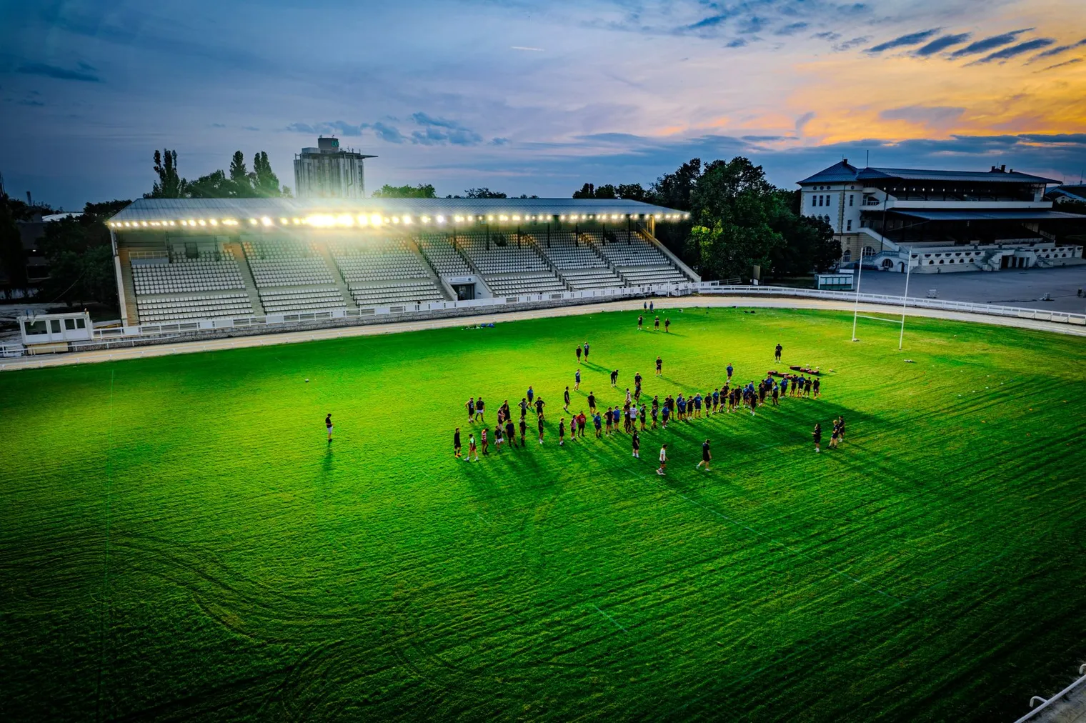Rugby squad running an attacking pod drill at training